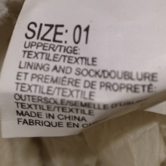 Host Pick ~~~Shoes for children , Company Gymboree, Size - 01 - Picture 4 of 4